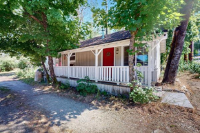 Quaint Quincy Cottage